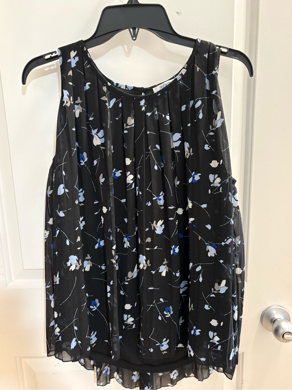 Pleated Floral Sleeveless Blouse size M